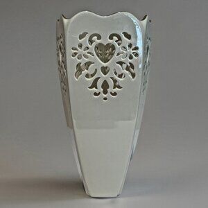 VTG 1997 Lenox Eternal Hearts Vase Ivory Porcelain 24 Kt Gold Trim Pierced EUC